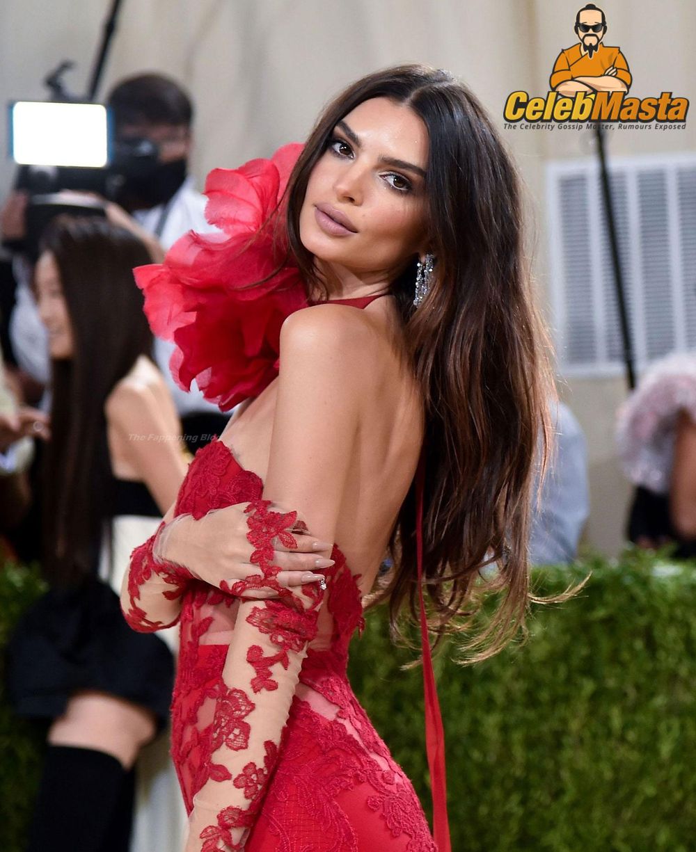 Emily Ratajkowski