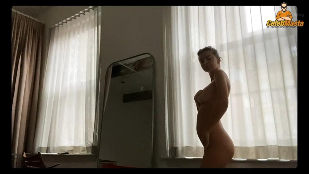 Emily Ratajkowski