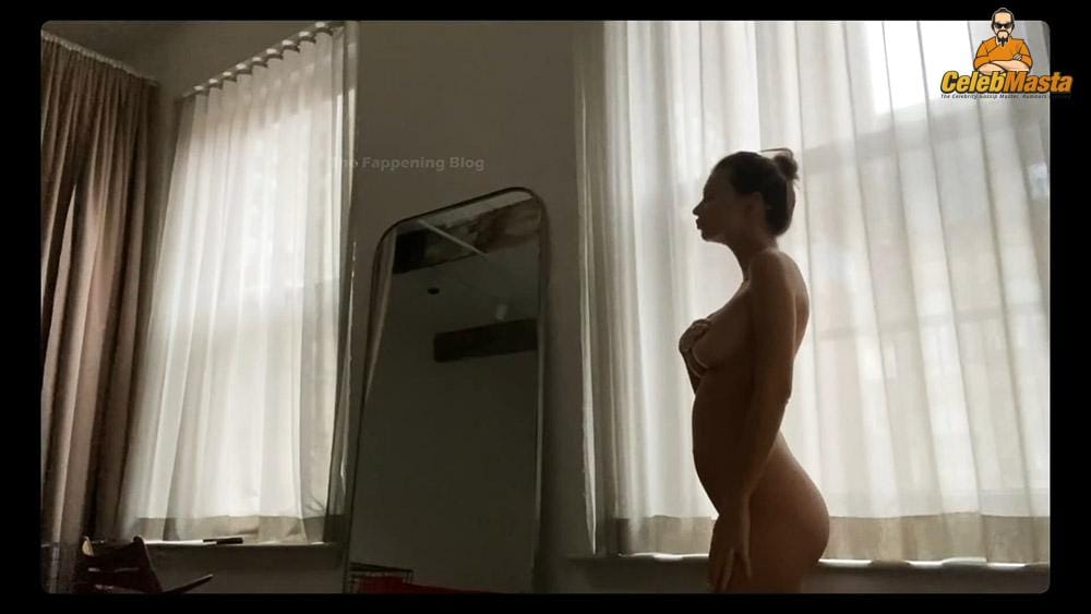 Emily Ratajkowski