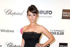 Milana Vayntrub