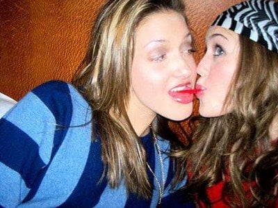 Miley Cyrus Sex Scene Videos and Nude Photos