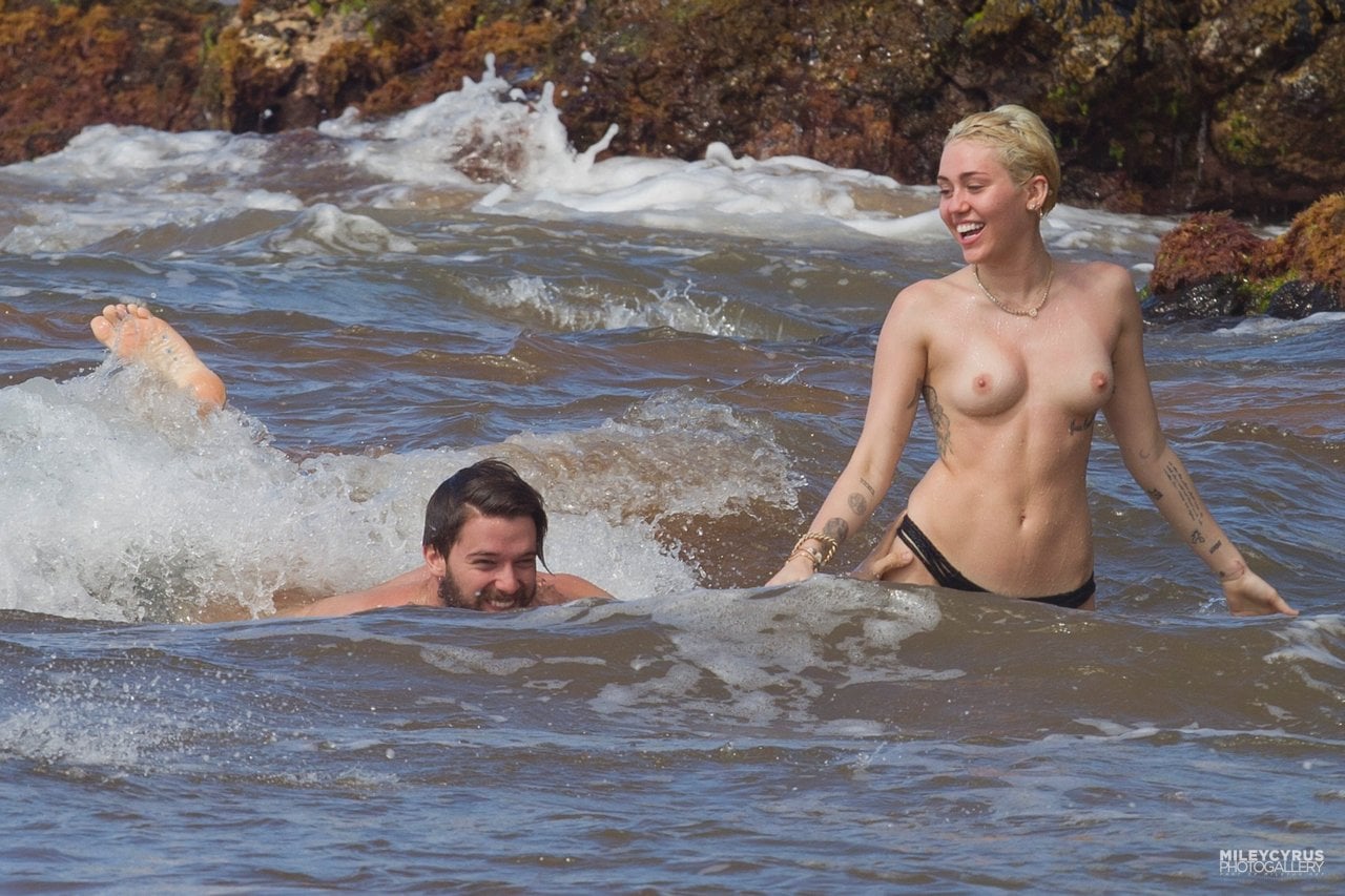 Miley Cyrus Sex Scene Videos and Nude Photos