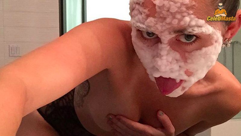 Miley Cyrus Sex Scene Videos and Nude Photos