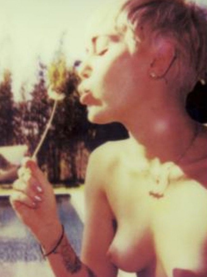 Miley Cyrus Sex Scene Videos and Nude Photos
