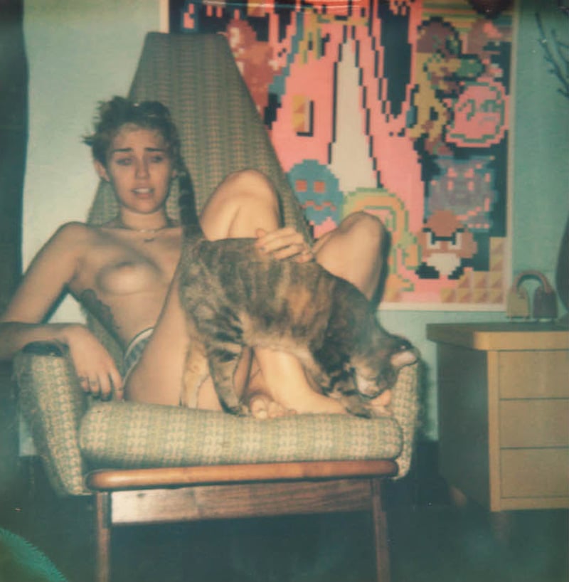 Miley Cyrus Sex Scene Videos and Nude Photos