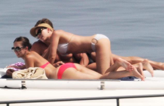 Scarlett Johansson Sex Scene Videos and Nude Photos