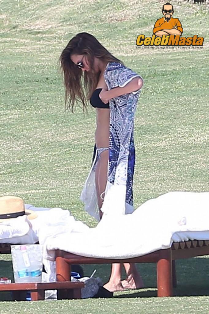 Jessica Alba Sex Scene Videos and Nude Photos