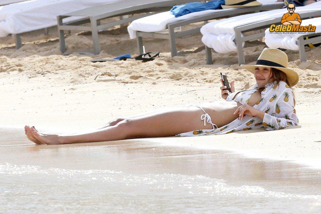 Jessica Alba Sex Scene Videos and Nude Photos