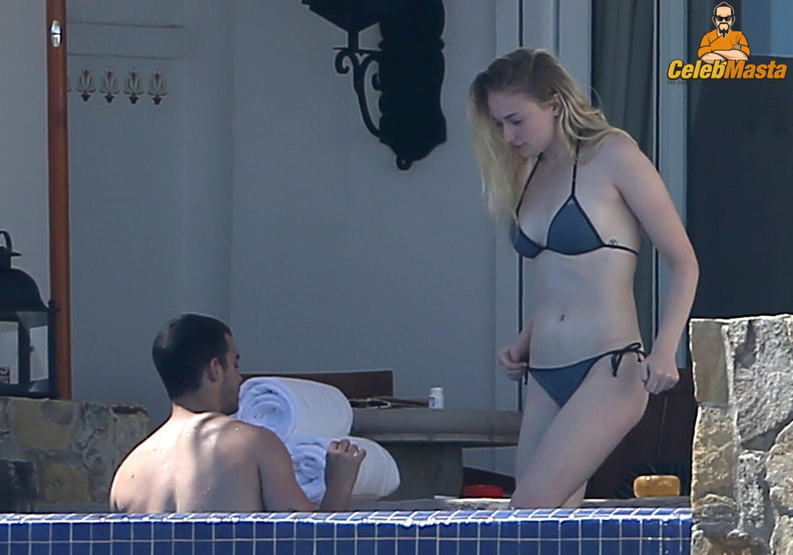 Sophie Turner Sex Scene Videos and Nude Photos