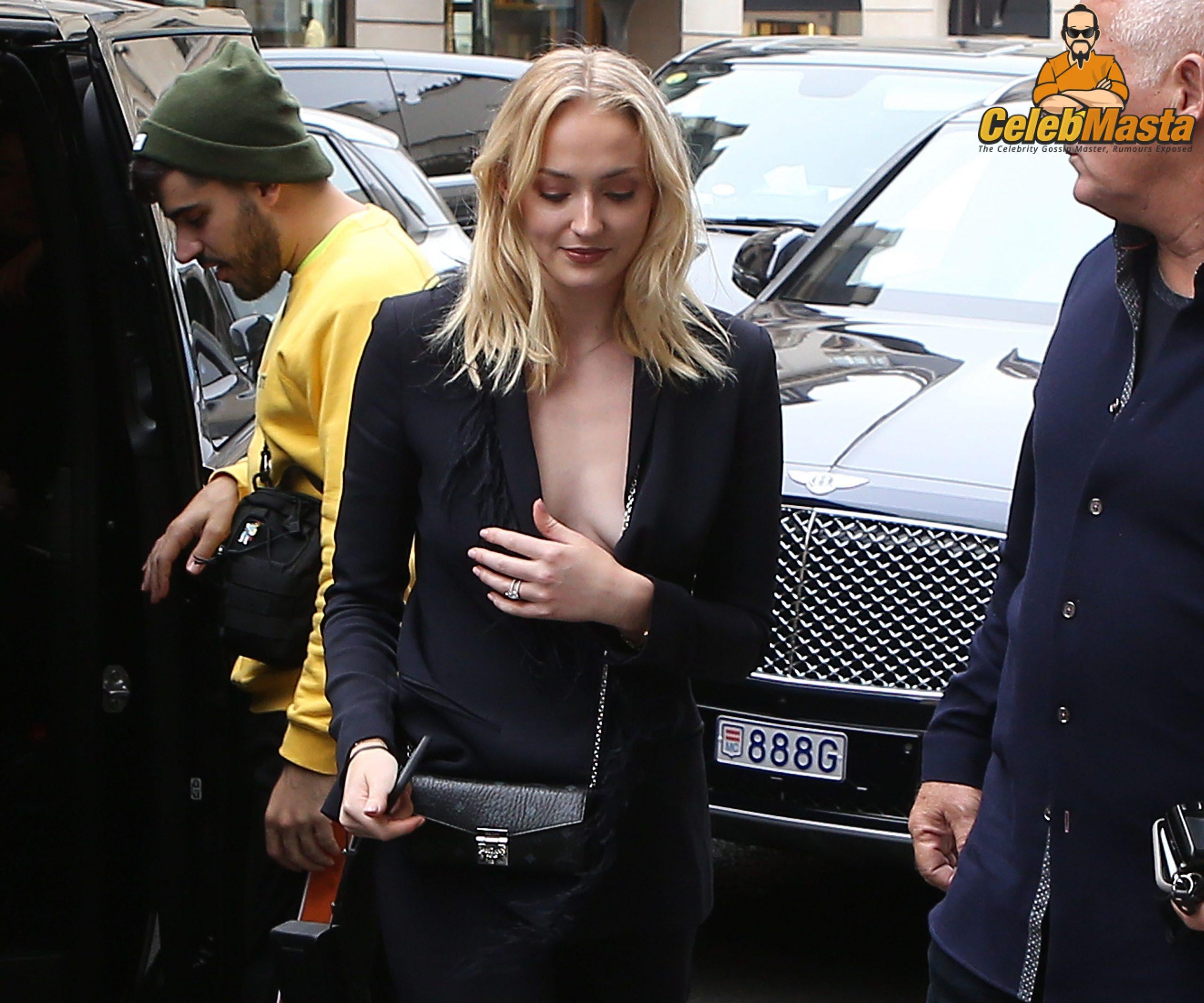 Sophie Turner Sex Scene Videos and Nude Photos