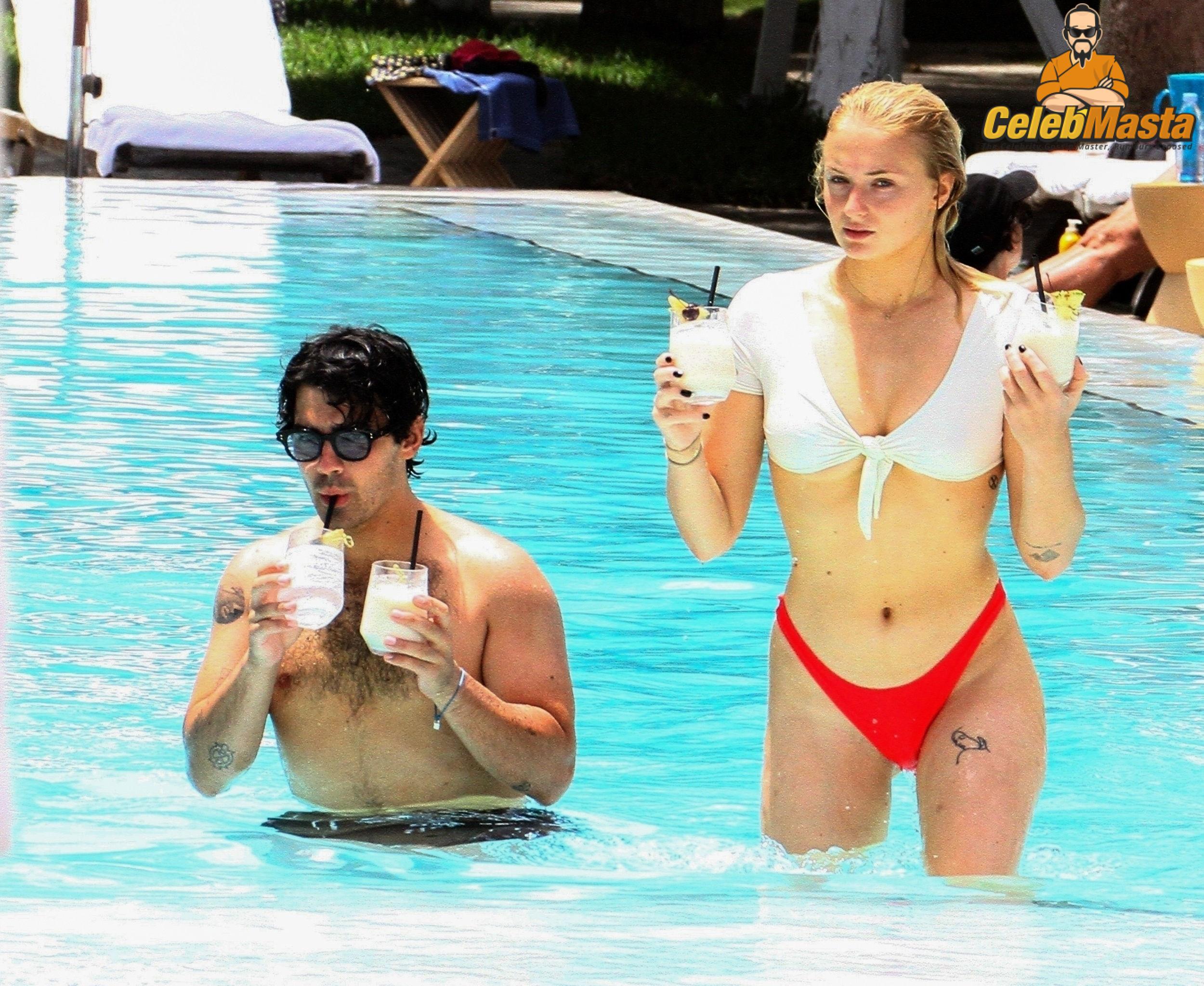 Sophie Turner Sex Scene Videos and Nude Photos