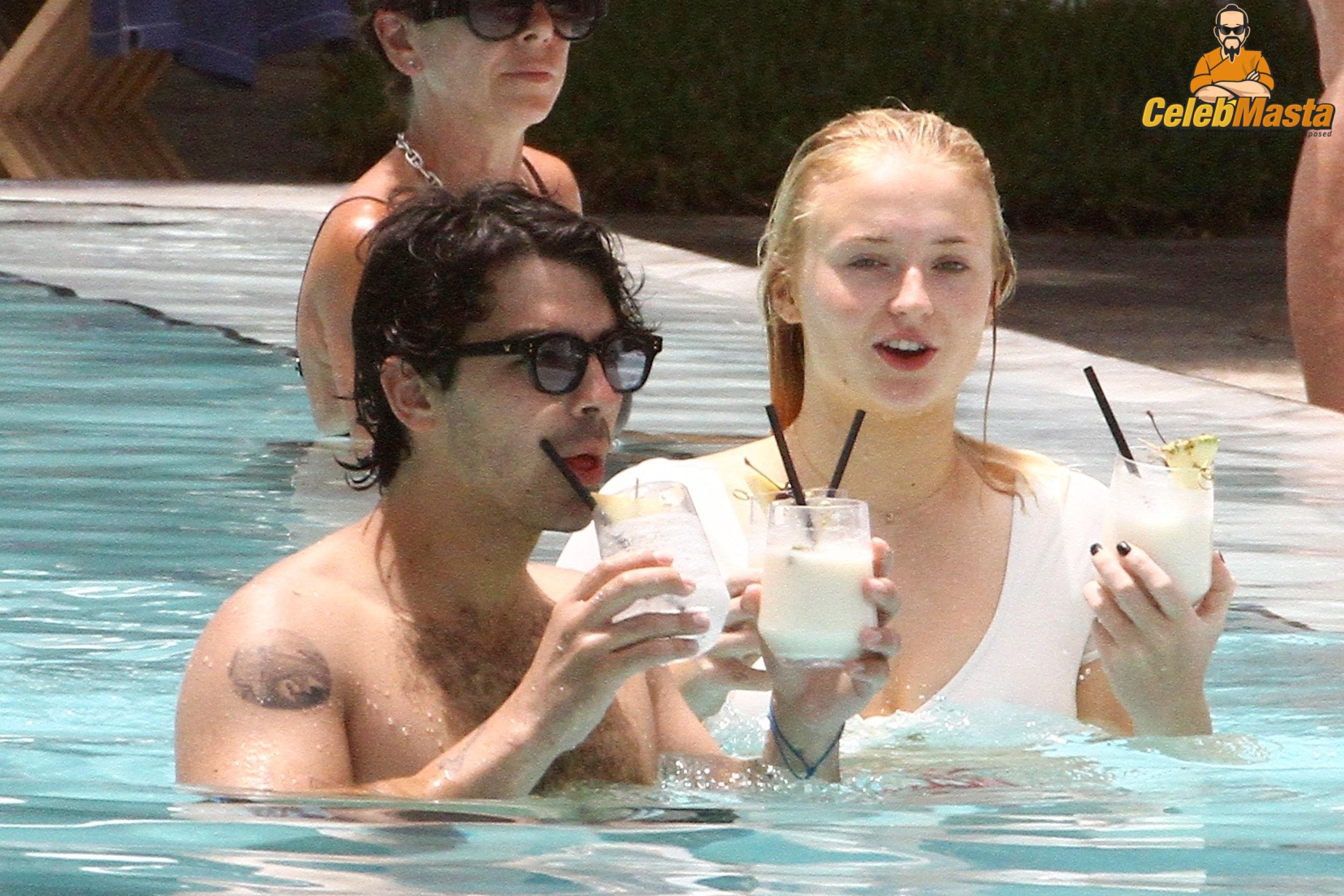 Sophie Turner Sex Scene Videos and Nude Photos