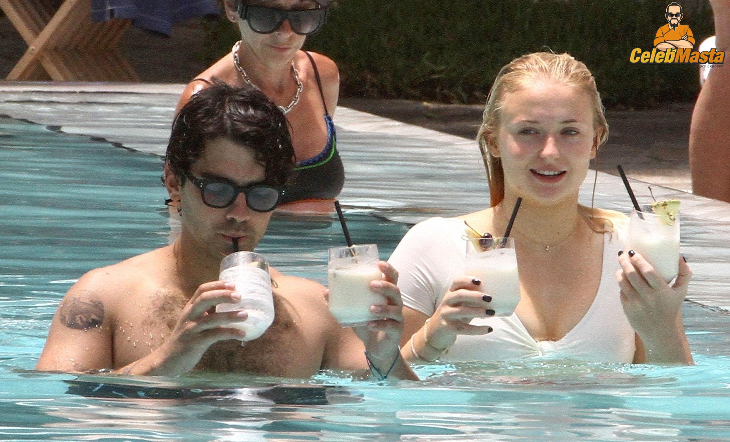 Sophie Turner Sex Scene Videos and Nude Photos