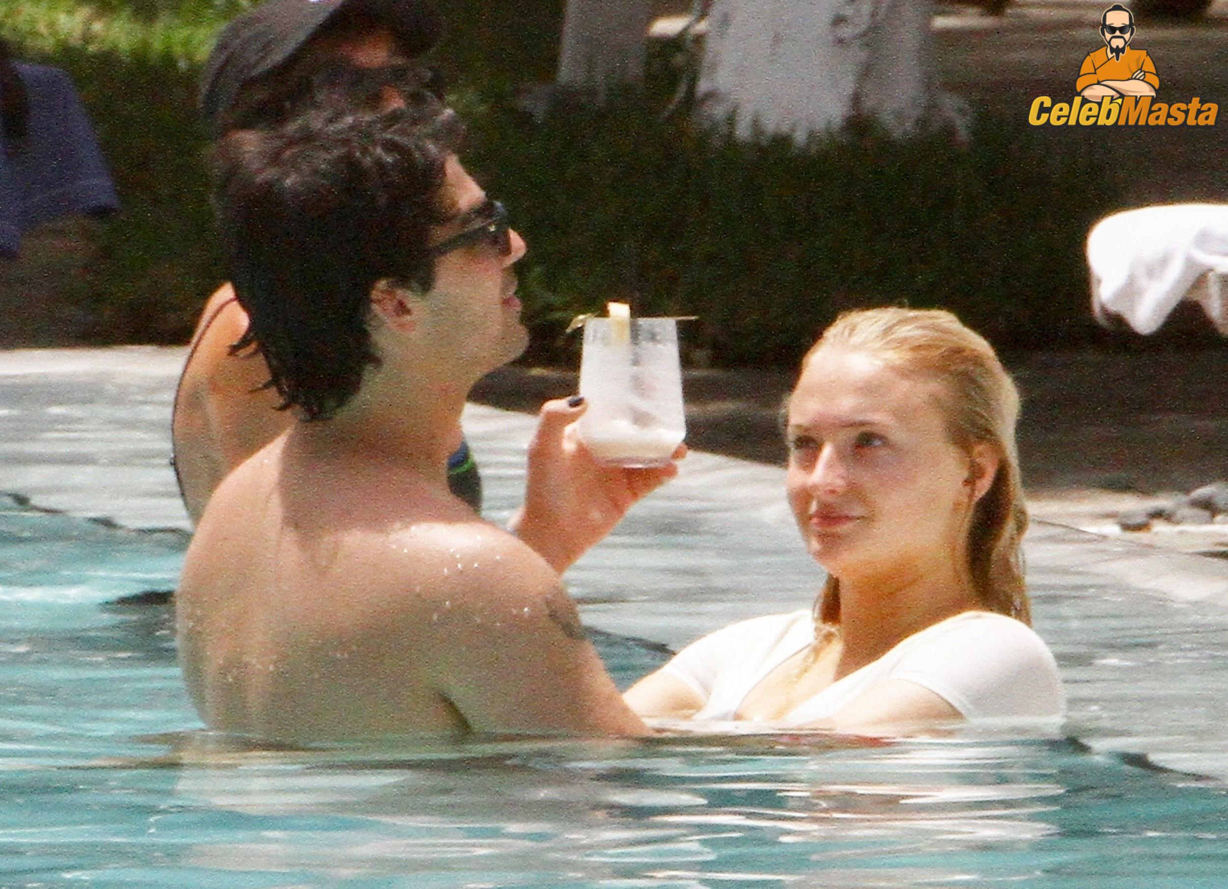 Sophie Turner Sex Scene Videos and Nude Photos