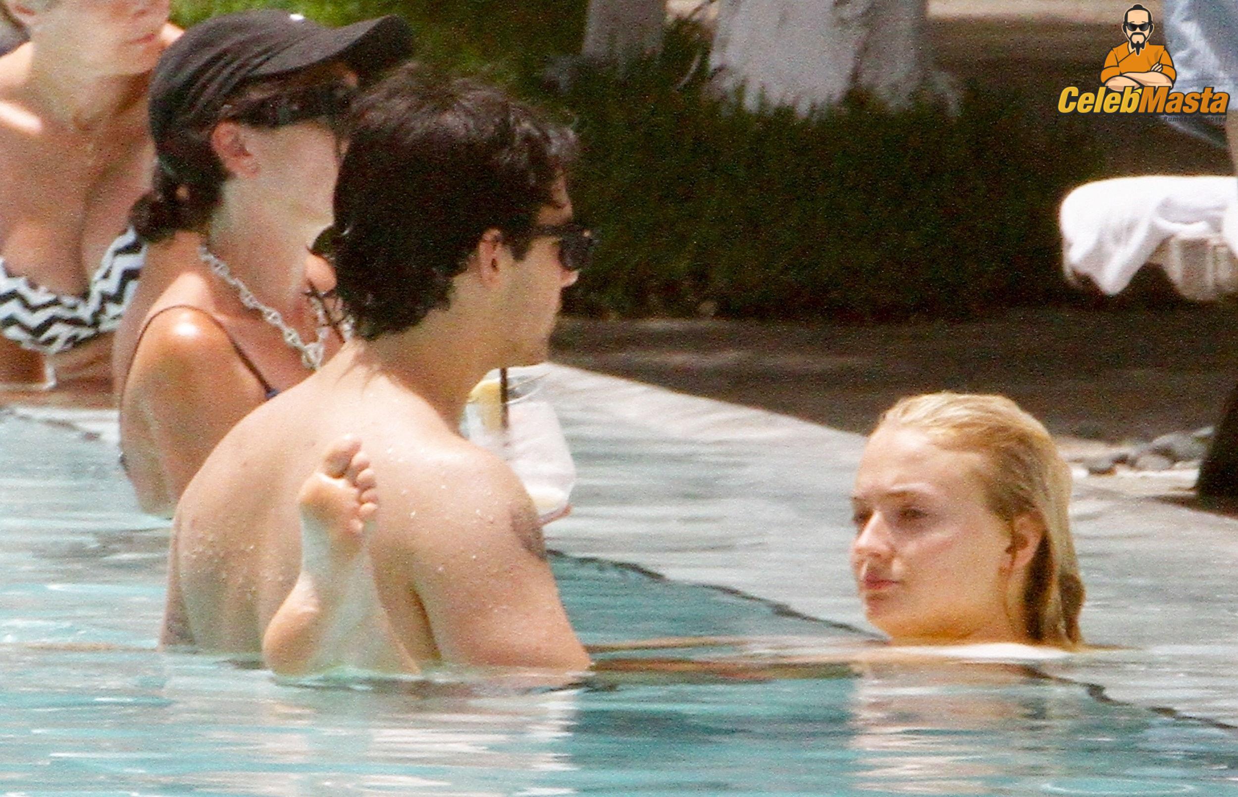 Sophie Turner Sex Scene Videos and Nude Photos