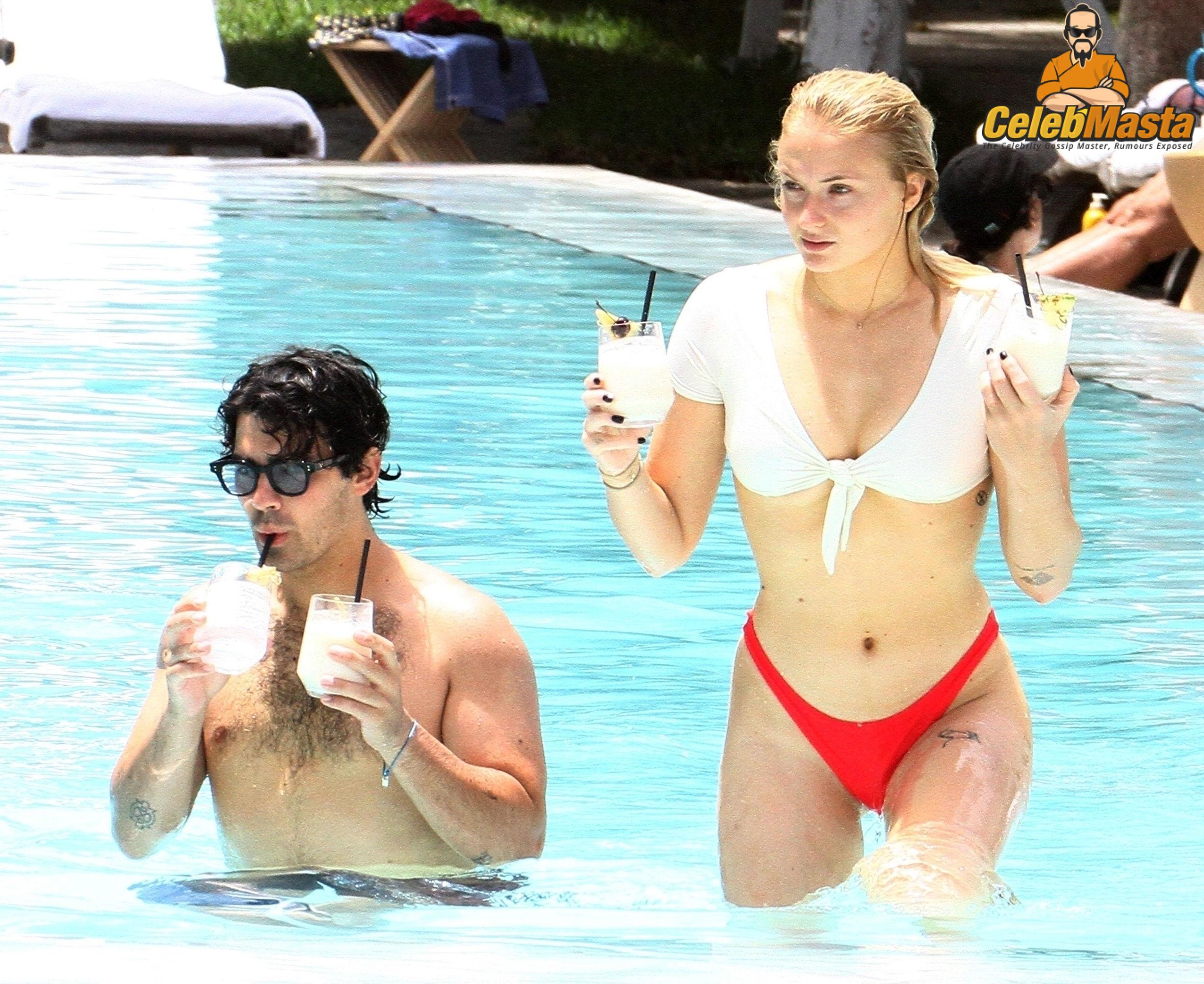 Sophie Turner Sex Scene Videos and Nude Photos