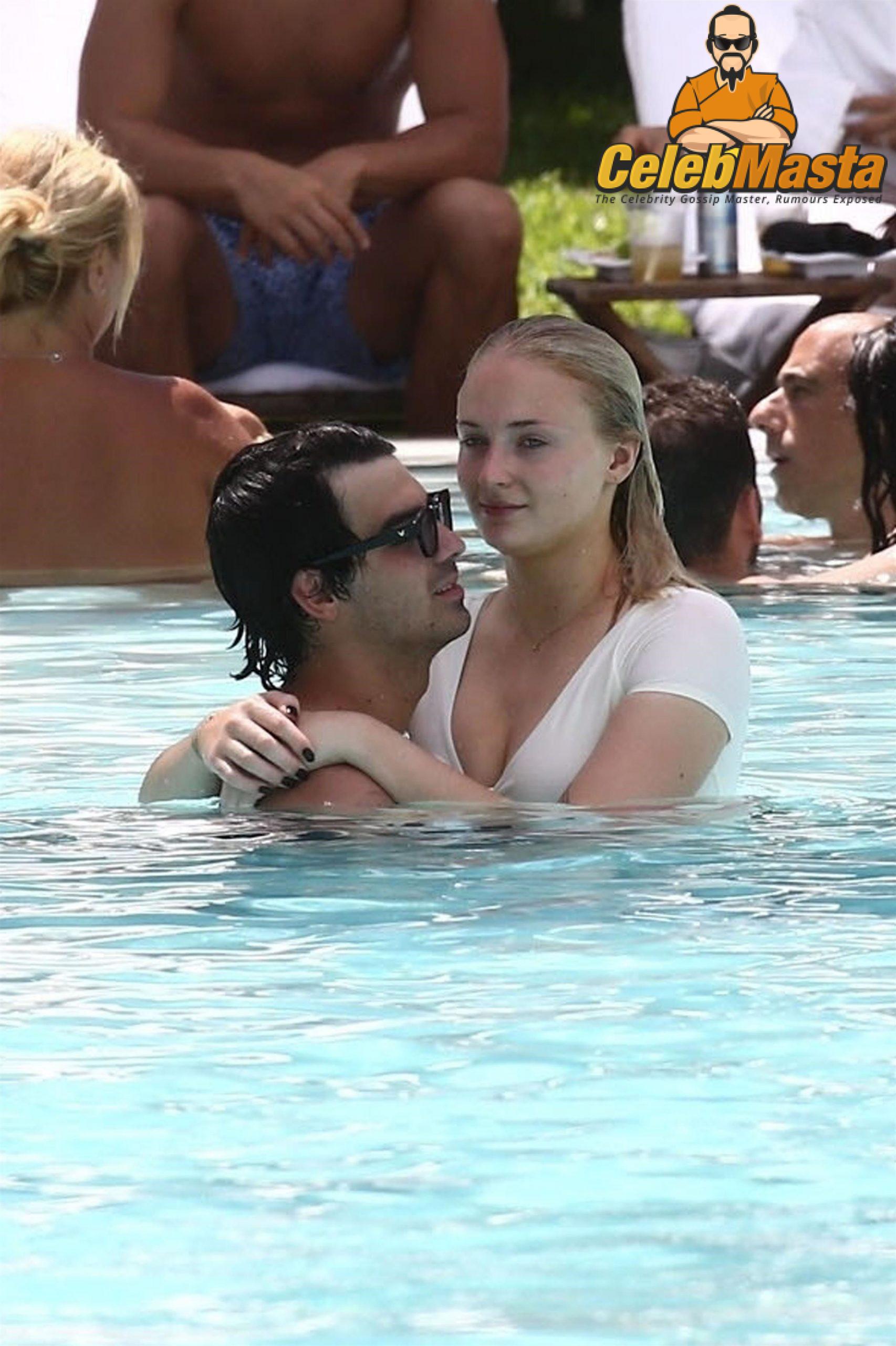 Sophie Turner Sex Scene Videos and Nude Photos