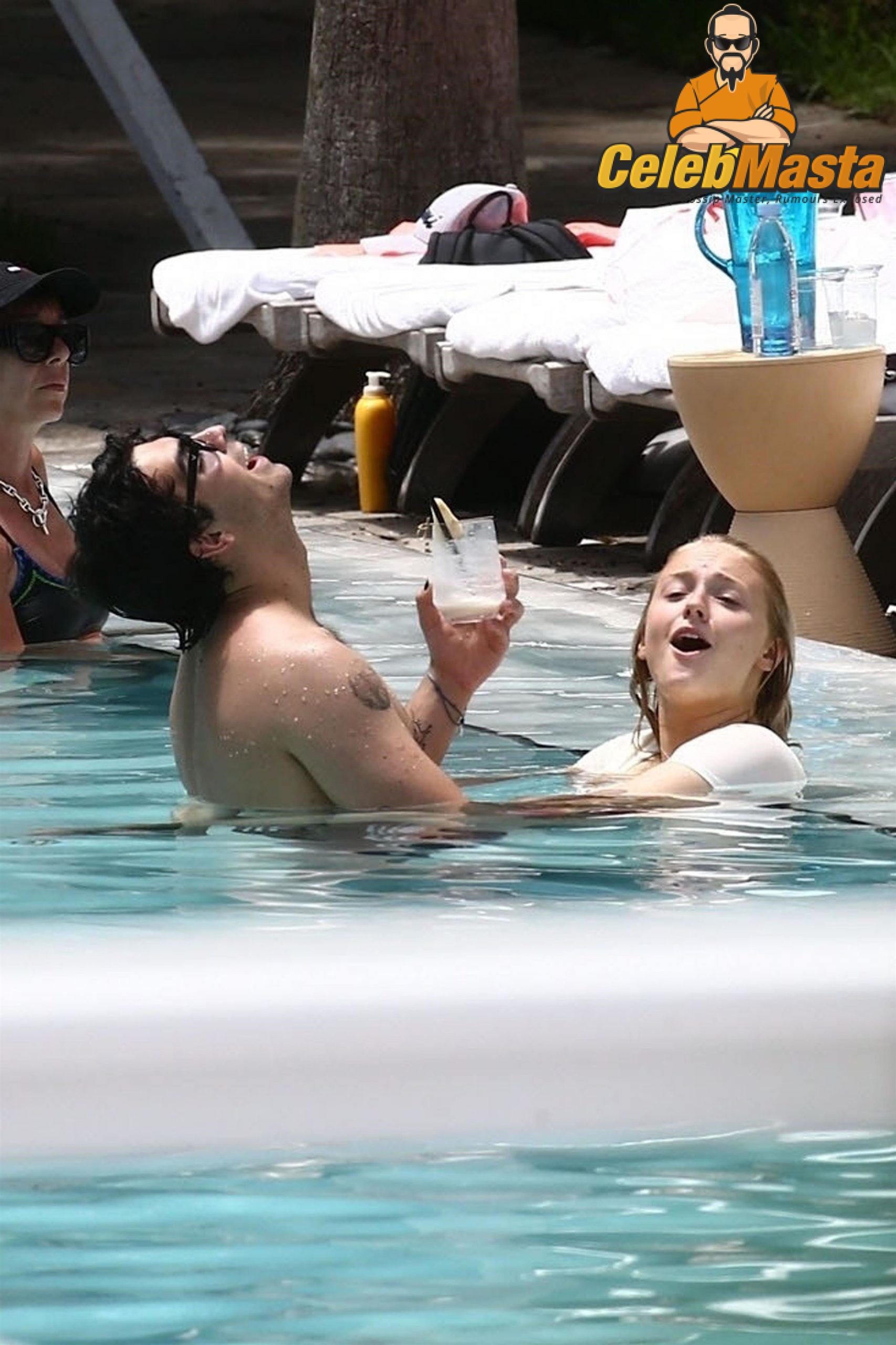 Sophie Turner Sex Scene Videos and Nude Photos