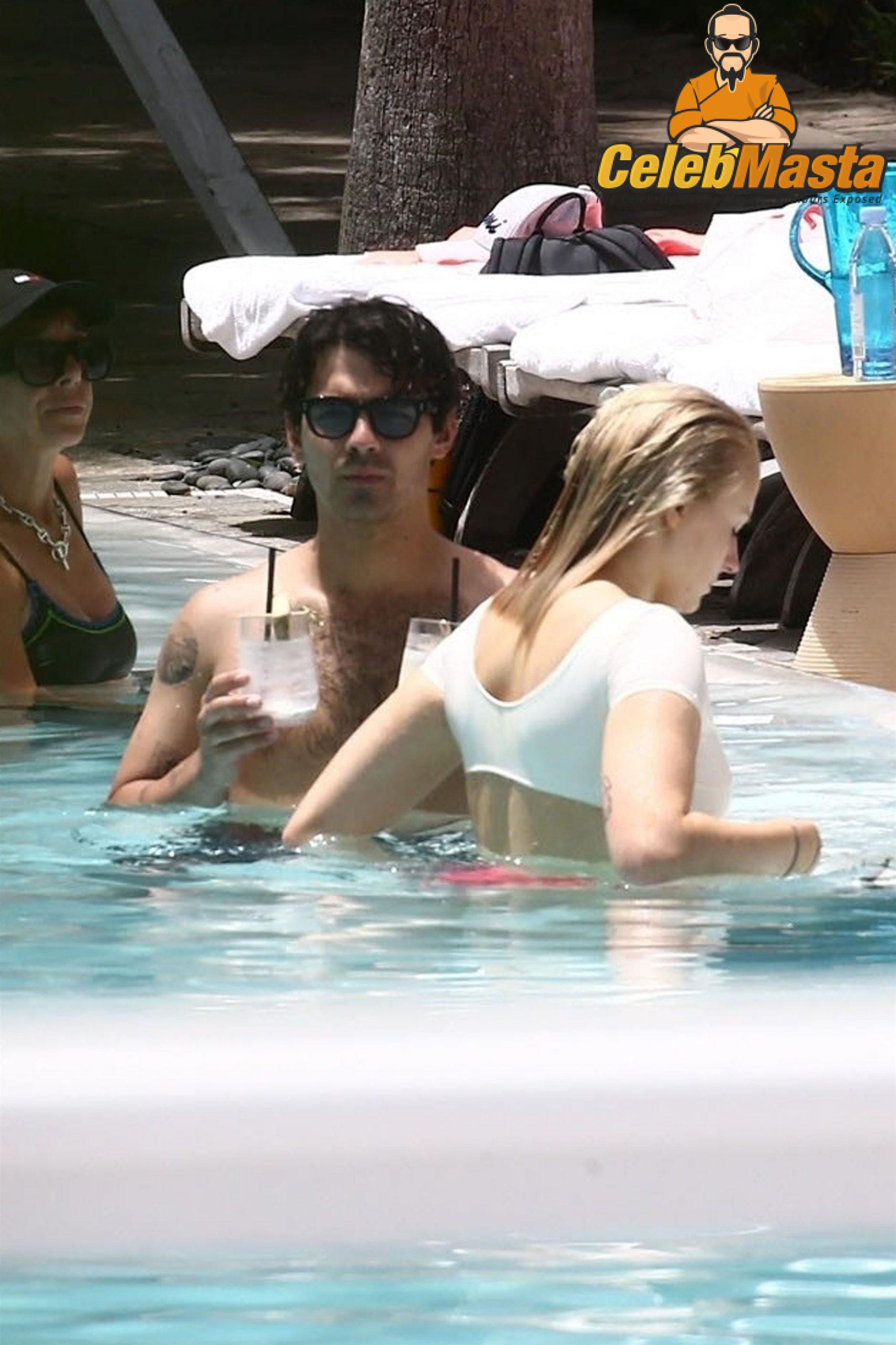 Sophie Turner Sex Scene Videos and Nude Photos