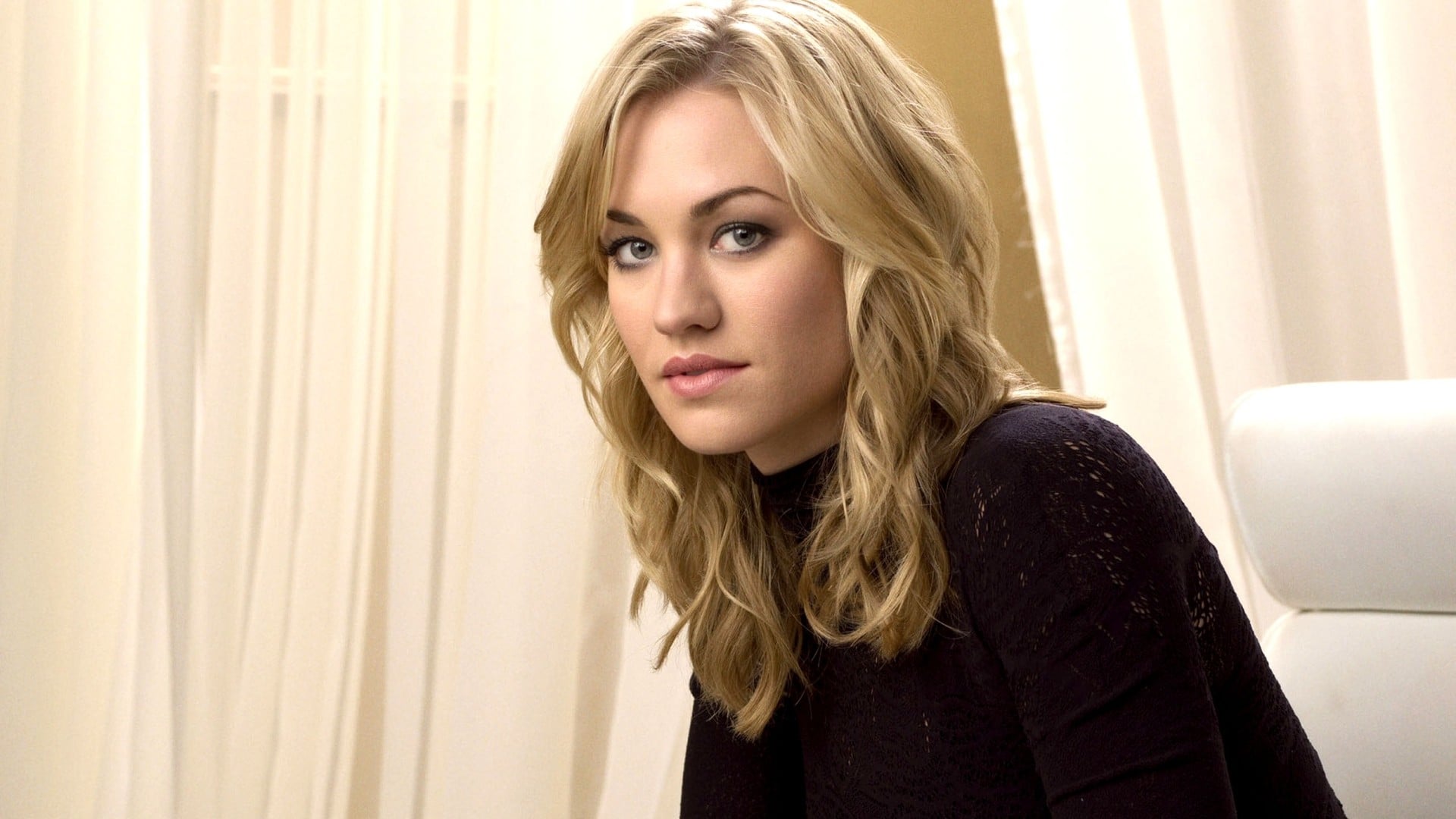 Yvonne Strahovski Sex Scene Videos and Nude Photos