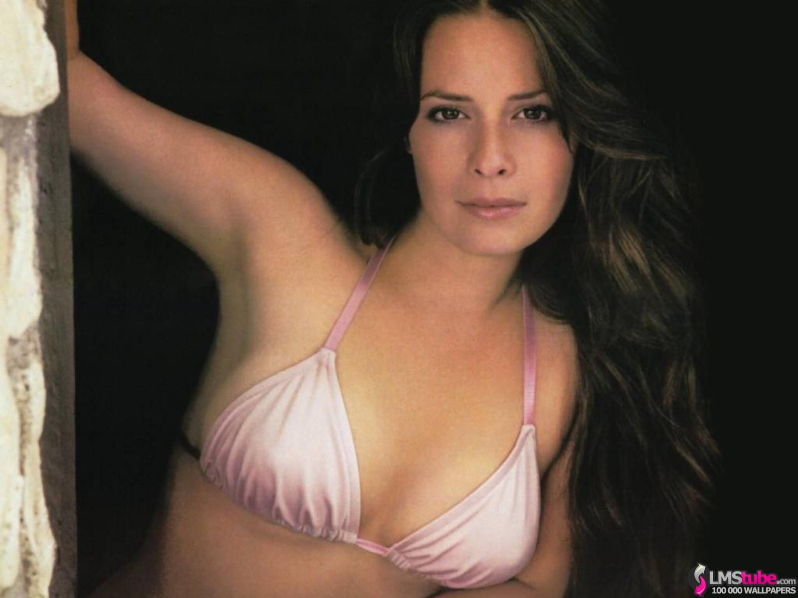 Holly Marie Combs 9