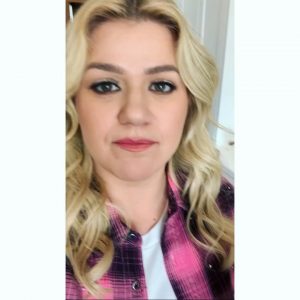 Kelly Clarkson Nude Photos & Videos
