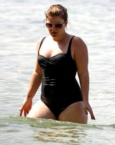 Kelly Clarkson Nude Photos & Videos