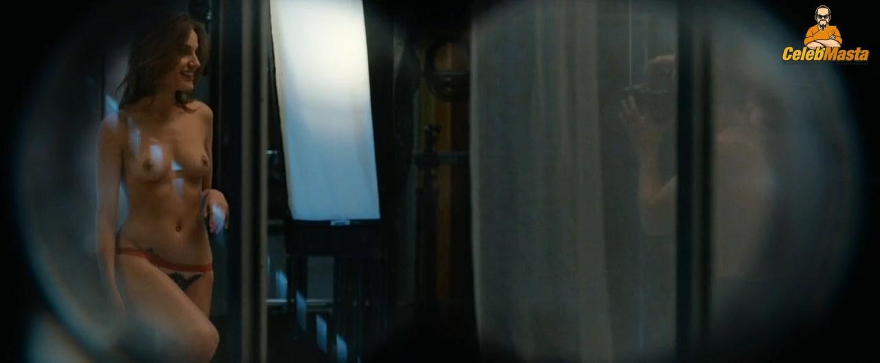 Sydney Sweeney nearly nude wardrobe malfunction. Sydney Sweeney daring stage look leaves little to imagination.