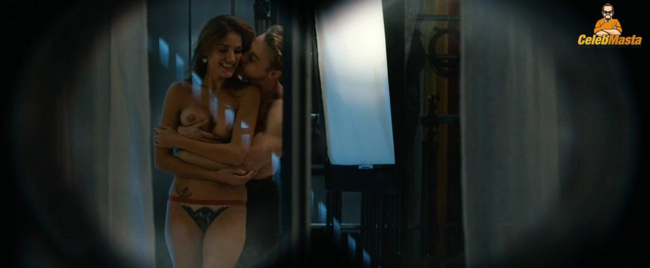 Sydney Sweeney nearly nude wardrobe malfunction. Sydney Sweeney daring stage look leaves little to imagination.