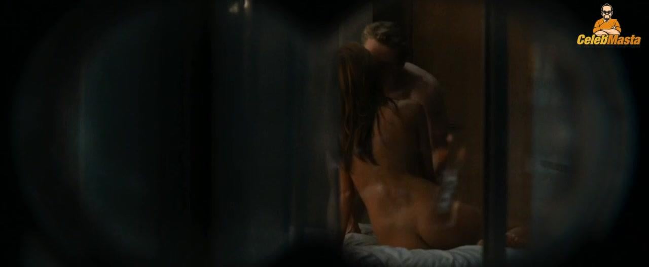 Sydney Sweeney nearly nude wardrobe malfunction. Sydney Sweeney daring stage look leaves little to imagination.