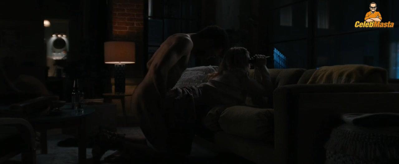 Sydney Sweeney nearly nude wardrobe malfunction. Sydney Sweeney daring stage look leaves little to imagination.