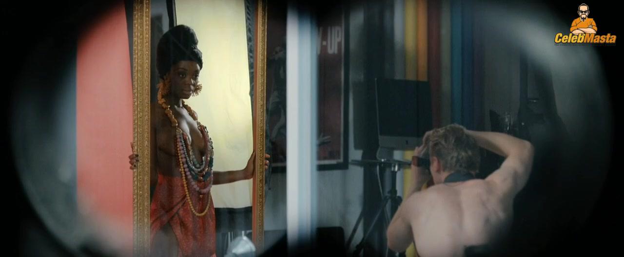 Sydney Sweeney nearly nude wardrobe malfunction. Sydney Sweeney daring stage look leaves little to imagination.