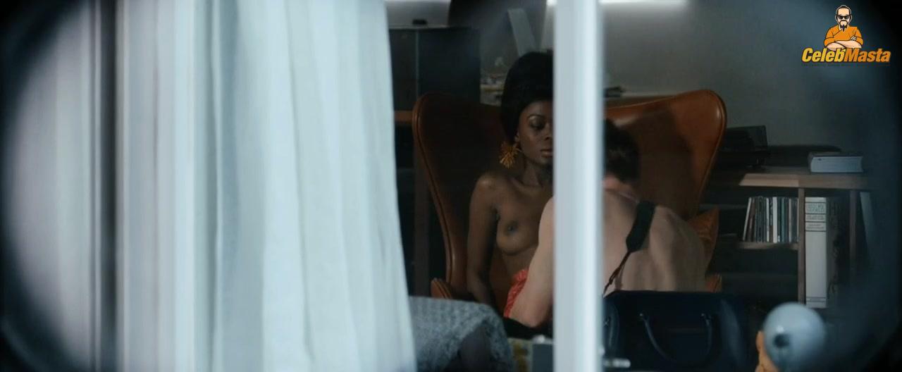 Sydney Sweeney nearly nude wardrobe malfunction. Sydney Sweeney daring stage look leaves little to imagination.