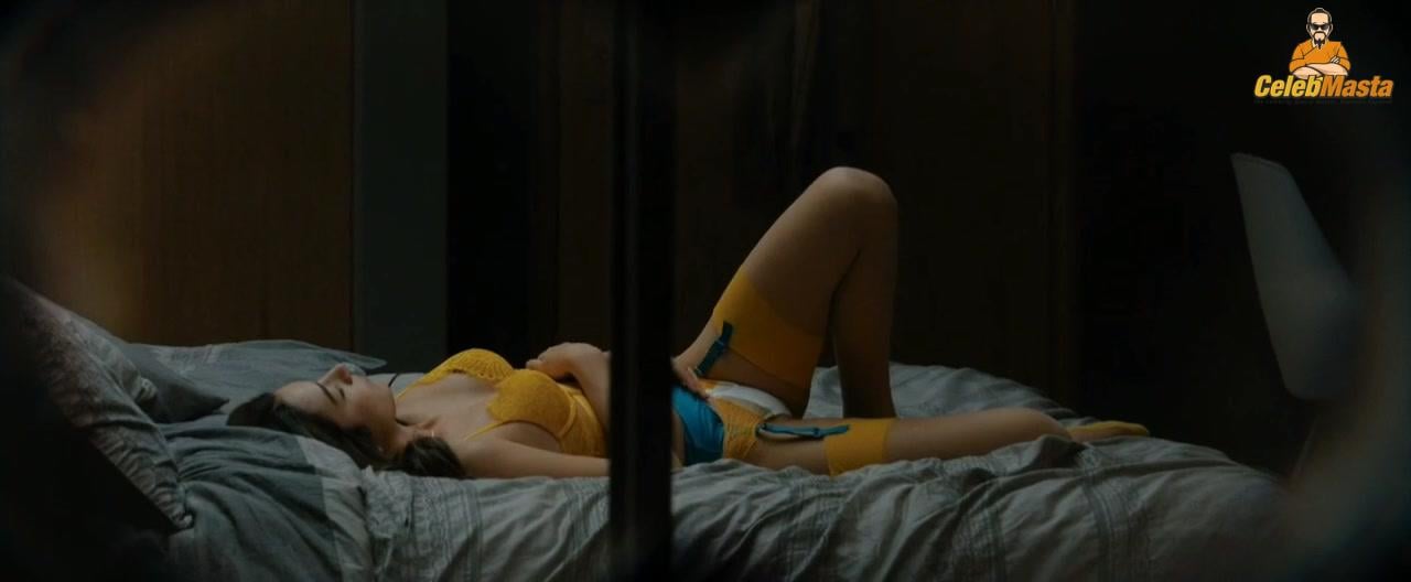 Sydney Sweeney nearly nude wardrobe malfunction. Sydney Sweeney daring stage look leaves little to imagination.
