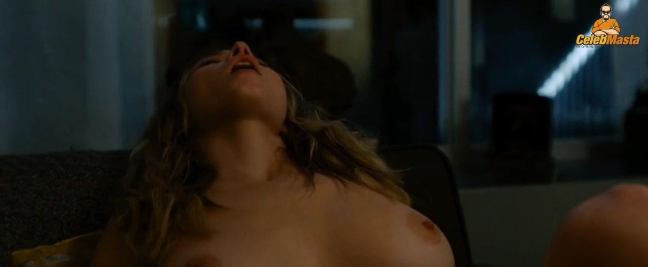 Sydney Sweeney nearly nude wardrobe malfunction. Sydney Sweeney daring stage look leaves little to imagination.