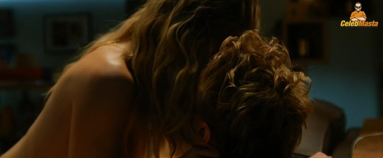 Sydney Sweeney nearly nude wardrobe malfunction. Sydney Sweeney daring stage look leaves little to imagination.