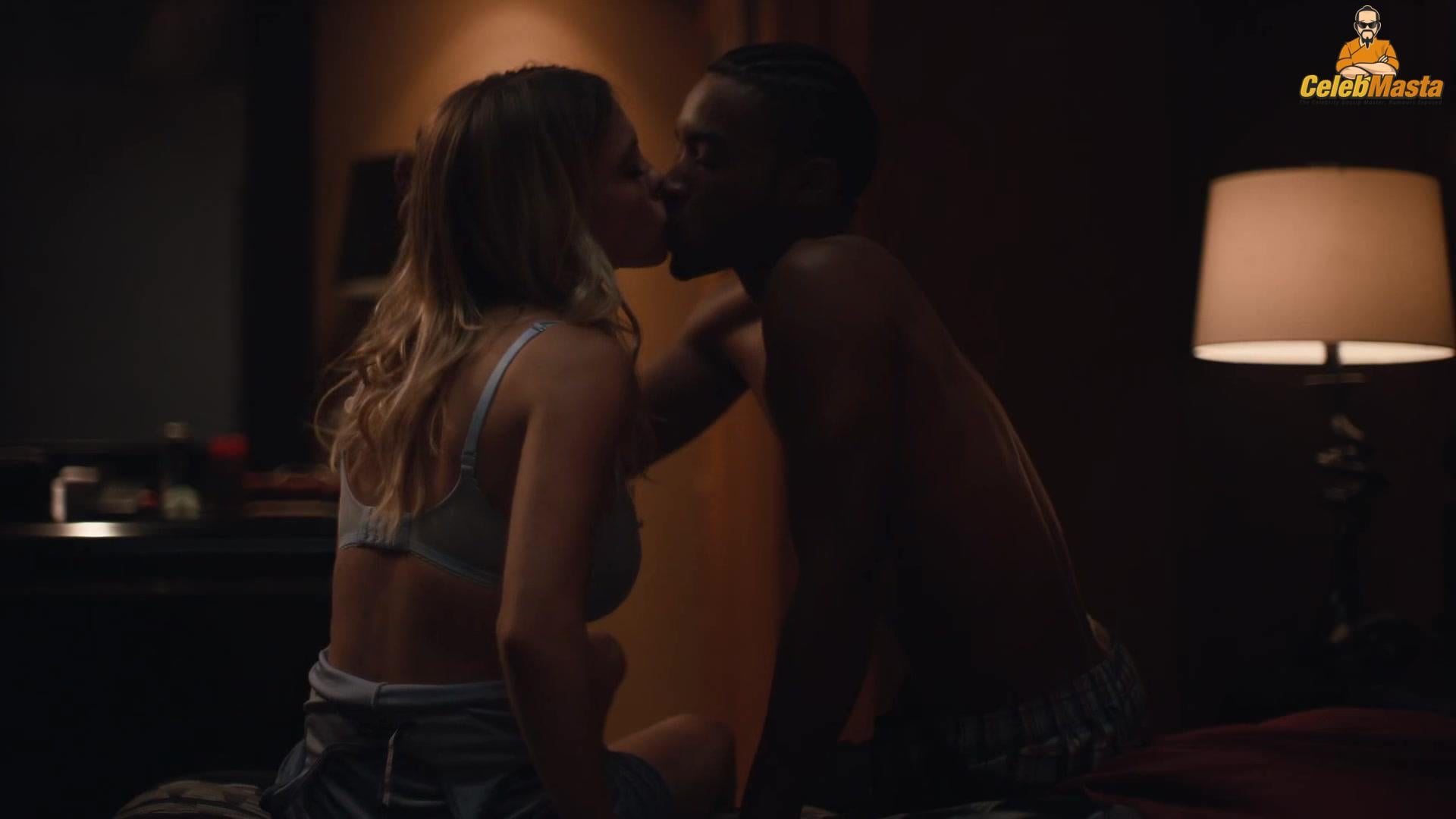 Sydney Sweeney nearly nude wardrobe malfunction. Sydney Sweeney daring stage look leaves little to imagination.